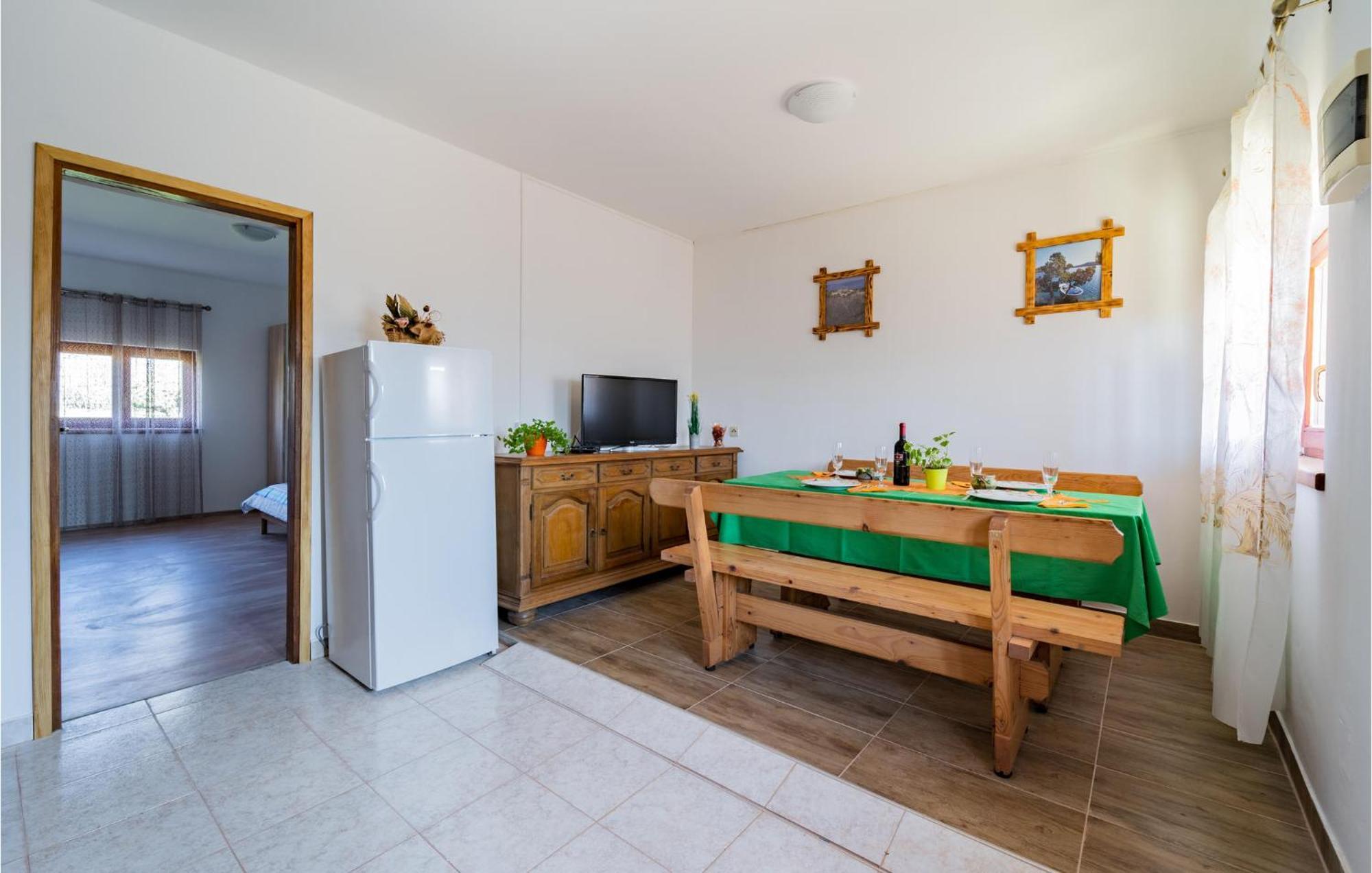 Beautiful Apartment In Krnica With Kitchen Extérieur photo